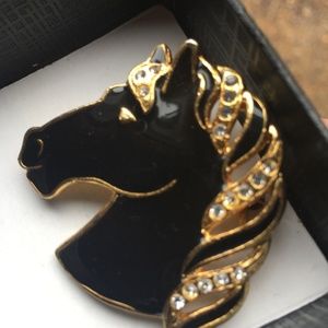 Horse head lapel pin